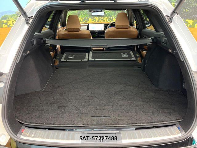 Toyota CROWN ESTATE 2025-09 8879215-8