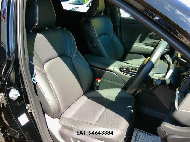 Toyota CROWN ESTATE 2025-09 8883454-19