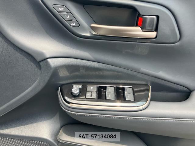 Toyota CROWN ESTATE 2025-07 7561974-17