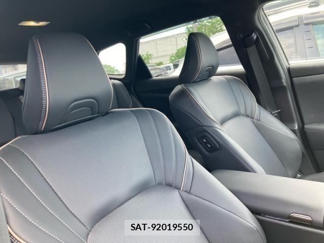 Toyota CROWN ESTATE 2026-02 8229372-14