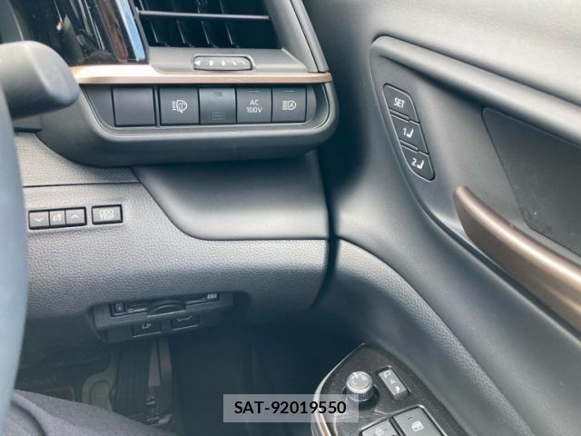 Toyota CROWN ESTATE 2026-02 8229372-22