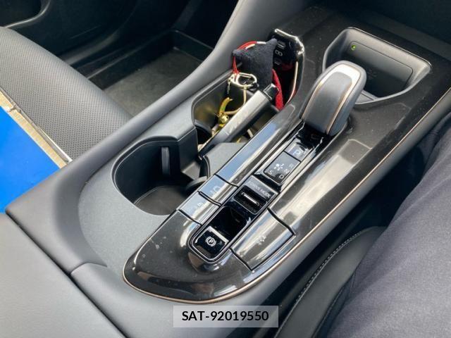 Toyota CROWN ESTATE 2026-02 8229372-28