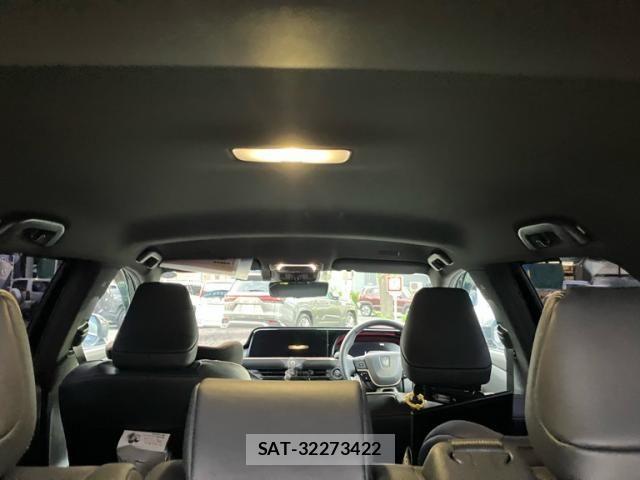 Toyota CROWN ESTATE 2025-07 8741321-14