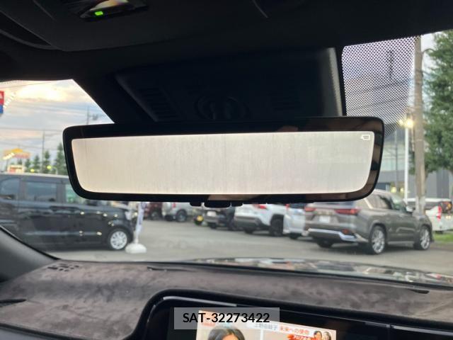 Toyota CROWN ESTATE 2025-07 8741321-22