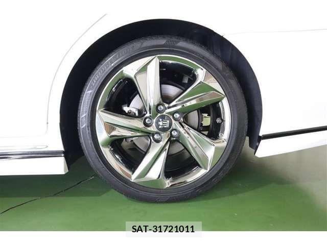 Toyota CROWN 2019-04 1325801-2