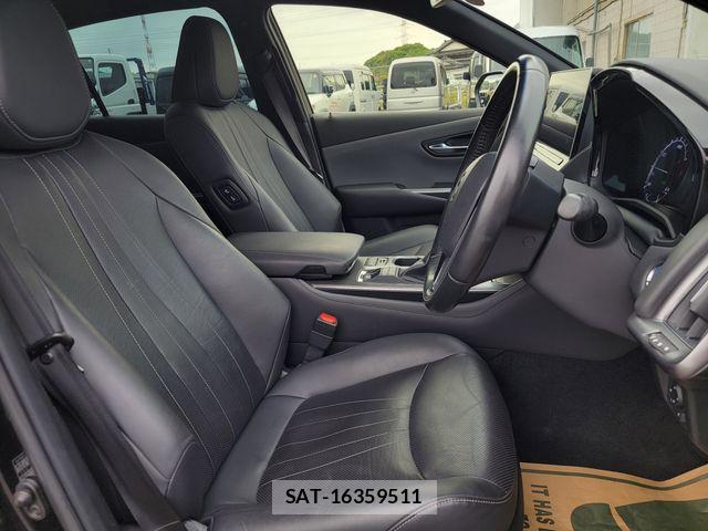 Toyota CROWN 2021-11 7615771-11