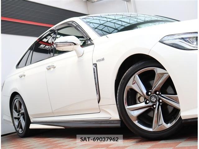 Toyota CROWN 2018-06 8034998-19