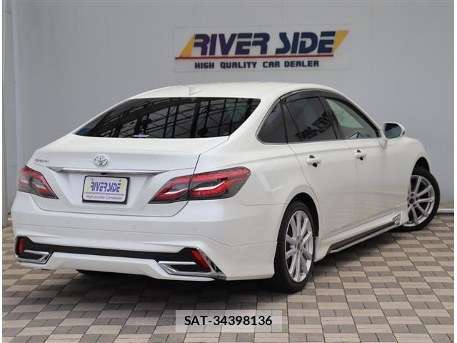 Toyota CROWN 2018-11 8098636-2