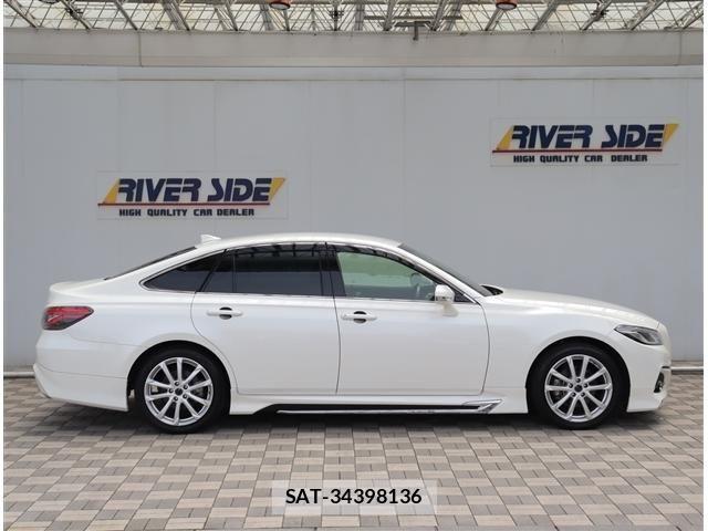 Toyota CROWN 2018-11 8098636-3
