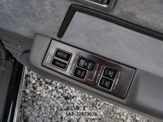 Toyota CROWN 1983-01 8207001-22