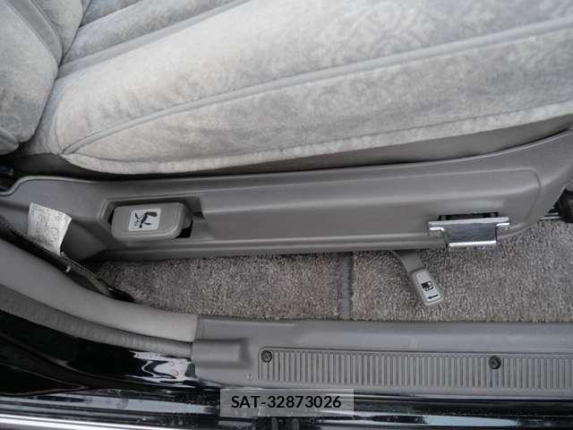 Toyota CROWN 1983-01 8207001-23