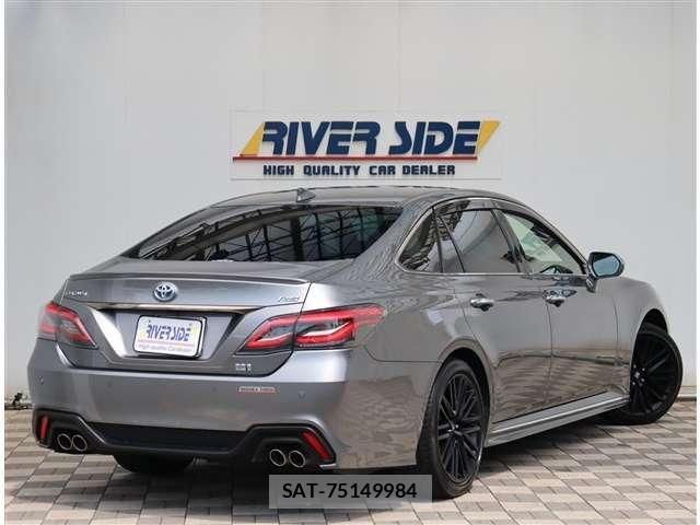 Toyota CROWN 2022-02 8313857-2