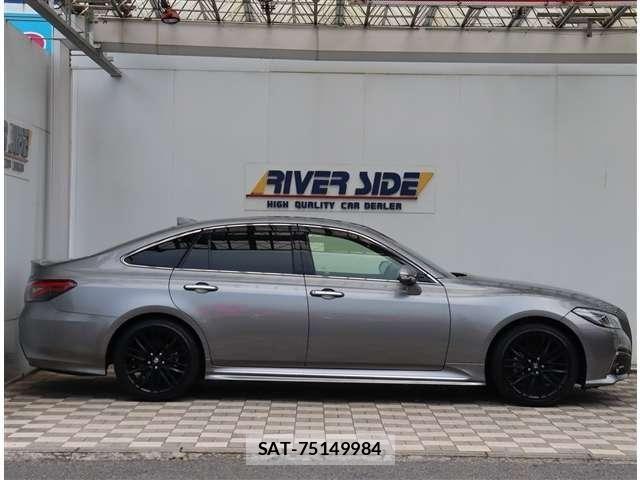 Toyota CROWN 2022-02 8313857-3