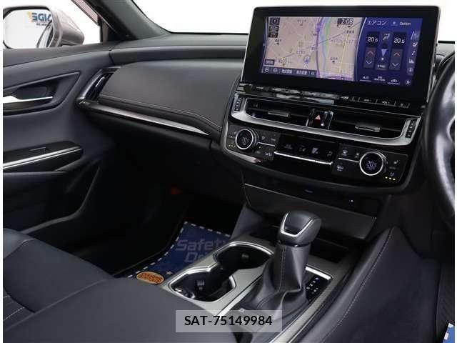 Toyota CROWN 2022-02 8313857-4
