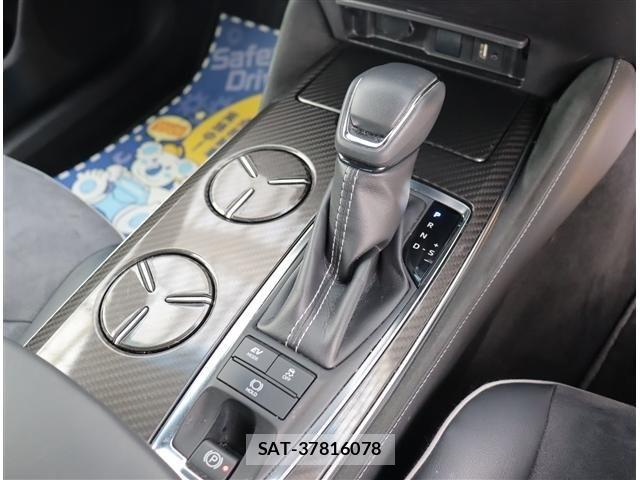 Toyota CROWN 2019-09 8879216-19