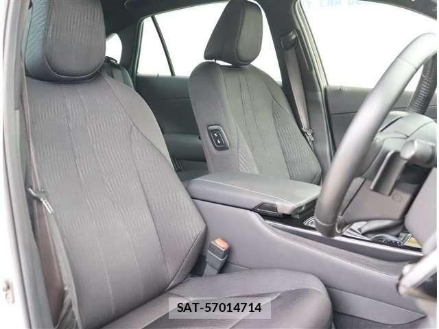 Toyota CROWN 2019-11 8879217-19