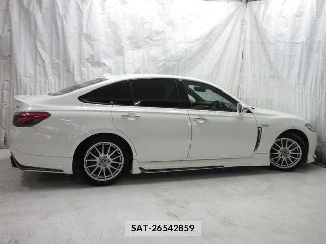 Toyota CROWN 2018-11 8883455-7