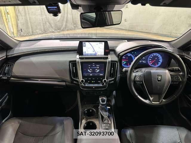 Toyota CROWN 2019-05 8795587-17