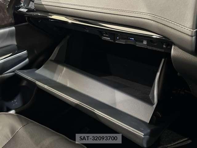 Toyota CROWN 2019-05 8795587-28