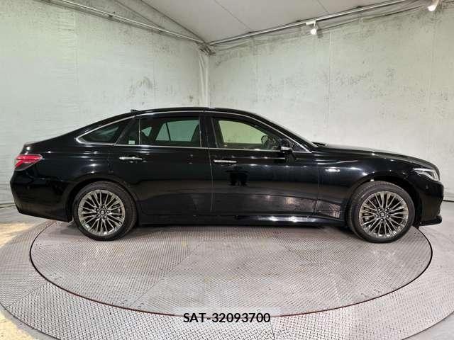 Toyota CROWN 2019-05 8795587-3