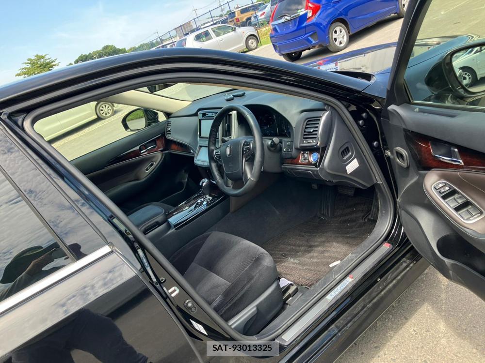 Toyota CROWN HYBRID 2018-05 1082482-8