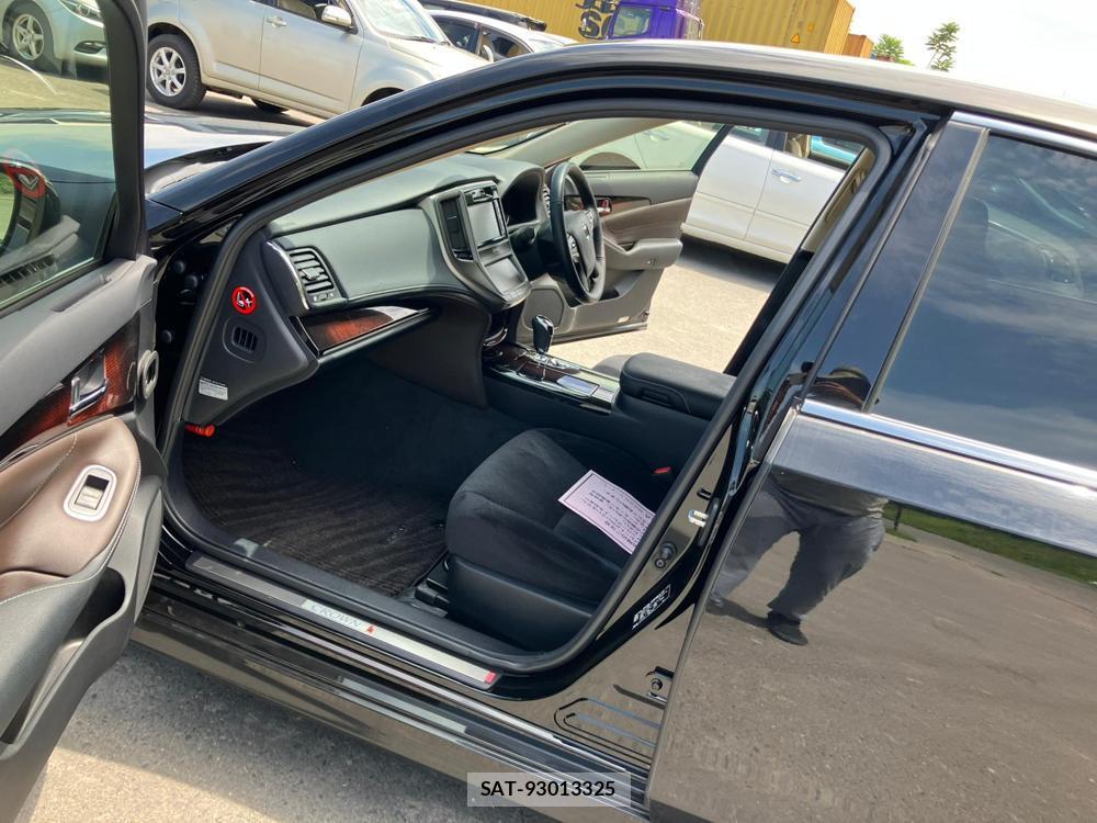 Toyota CROWN HYBRID 2018-05 1082482-9