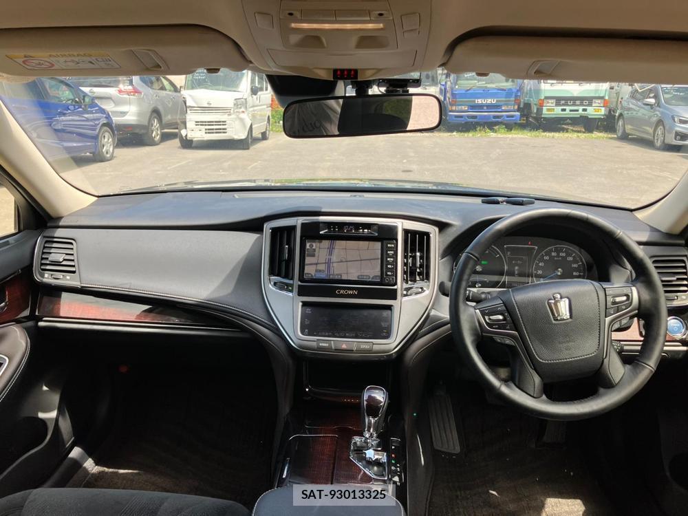 Toyota CROWN HYBRID 2018-05 1082482-12