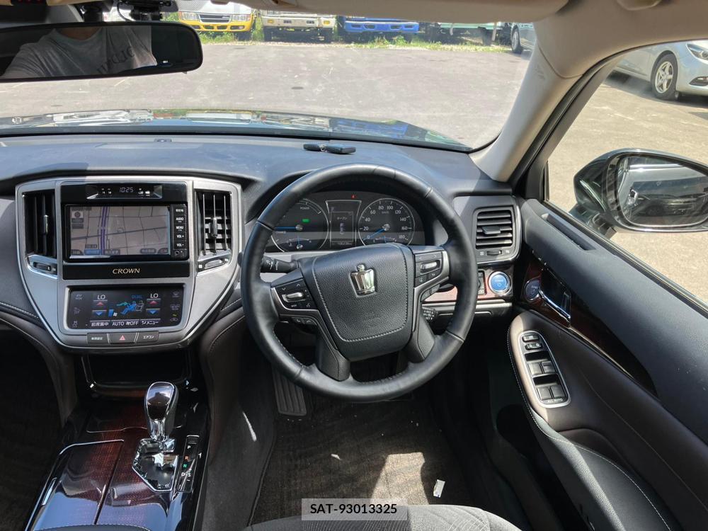 Toyota CROWN HYBRID 2018-05 1082482-13