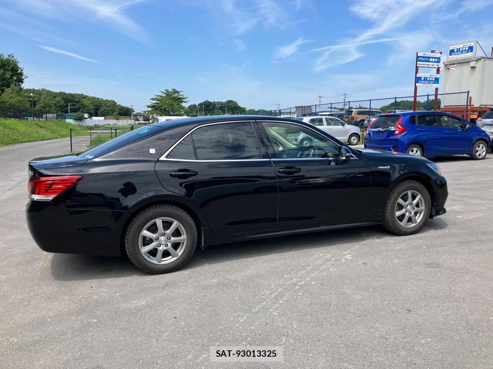 Toyota CROWN HYBRID 2018-05 1082482-1