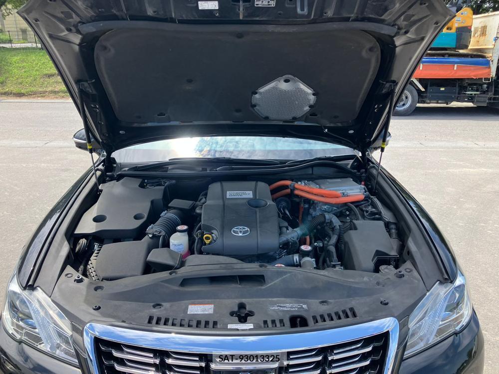 Toyota CROWN HYBRID 2018-05 1082482-34