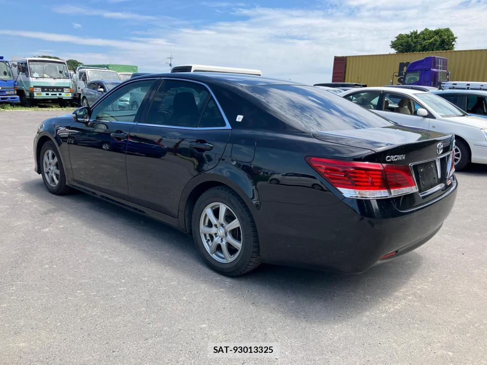 Toyota CROWN HYBRID 2018-05 1082482-4