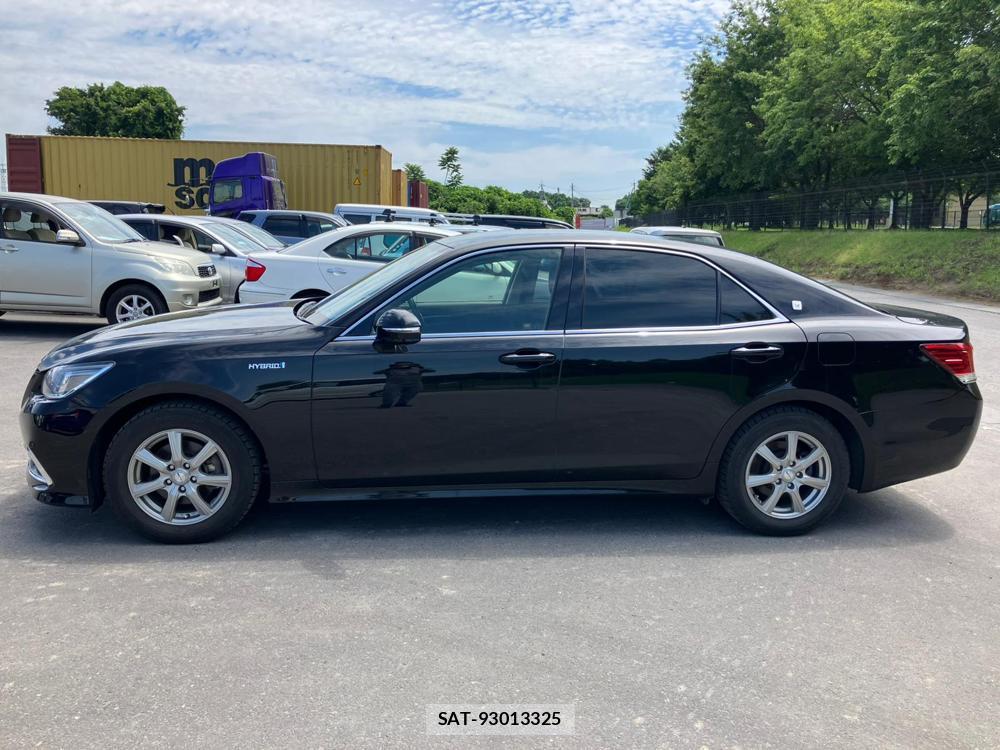 Toyota CROWN HYBRID 2018-05 1082482-5
