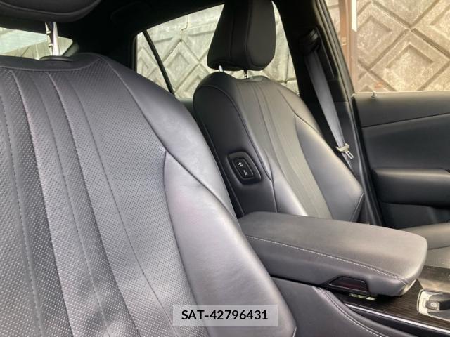 Toyota CROWN HYBRID 2018-11 3013860-11