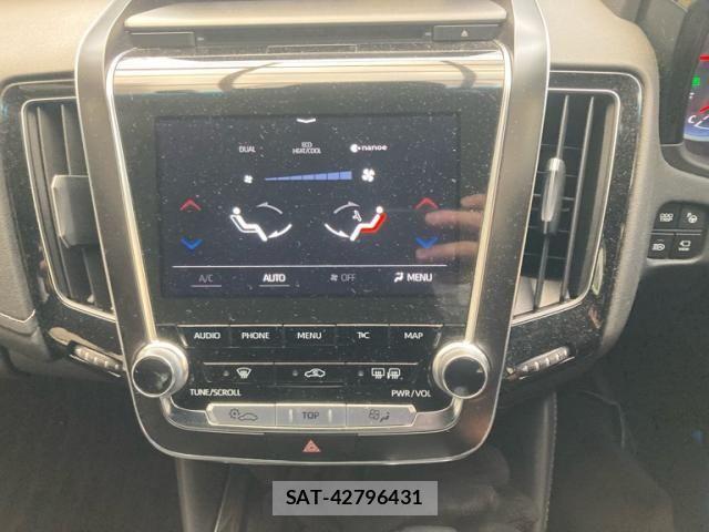 Toyota CROWN HYBRID 2018-11 3013860-21