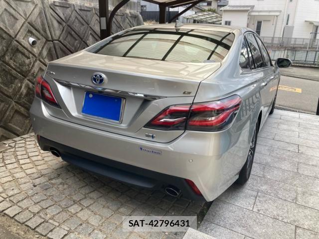 Toyota CROWN HYBRID 2018-11 3013860-3
