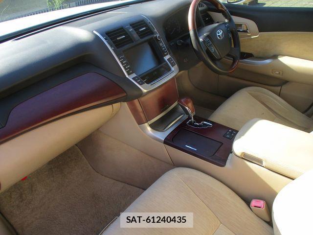 Toyota CROWN MAJESTA 2010-10 1330196-1