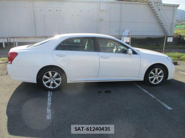 Toyota CROWN MAJESTA 2010-10 1330196-3