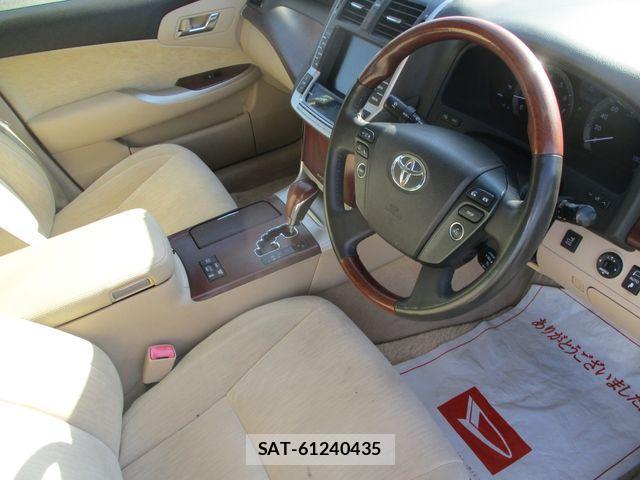 Toyota CROWN MAJESTA 2010-10 1330196-5