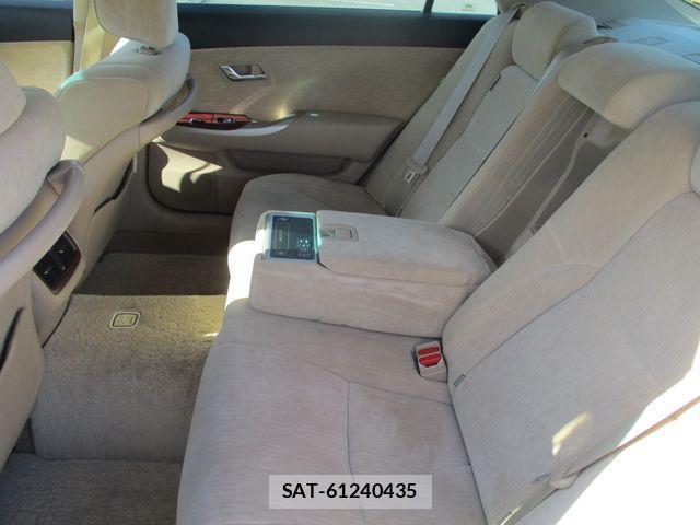 Toyota CROWN MAJESTA 2010-10 1330196-8