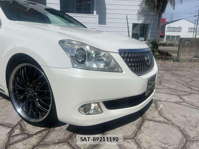Toyota CROWN MAJESTA 2009-12 3356341-11