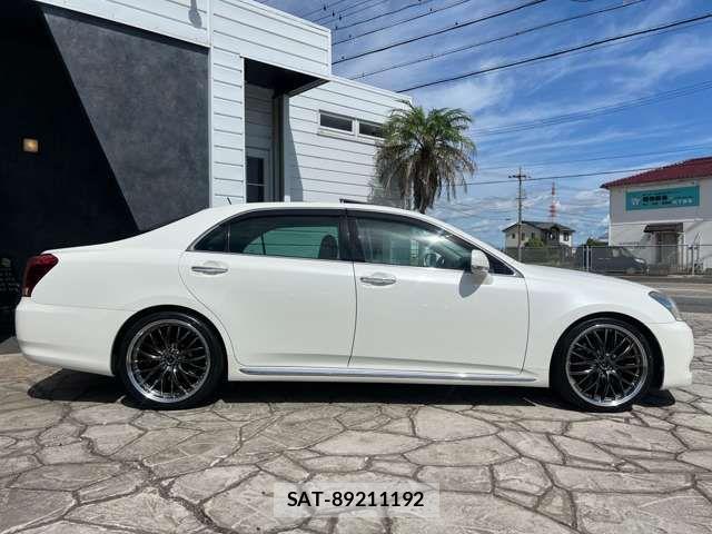 Toyota CROWN MAJESTA 2009-12 3356341-19