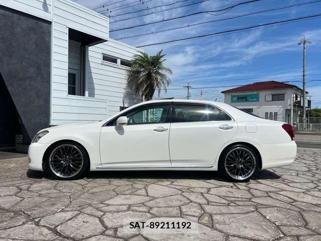 Toyota CROWN MAJESTA 2009-12 3356341-3