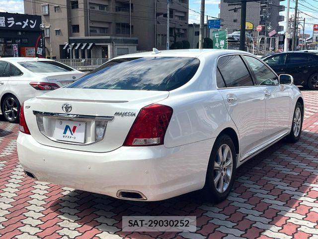 Toyota CROWN MAJESTA 2011-03 4935716-16