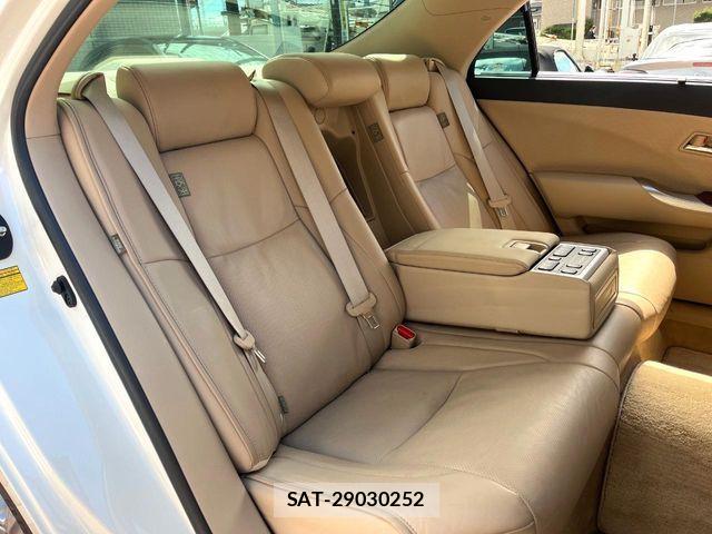 Toyota CROWN MAJESTA 2011-03 4935716-8