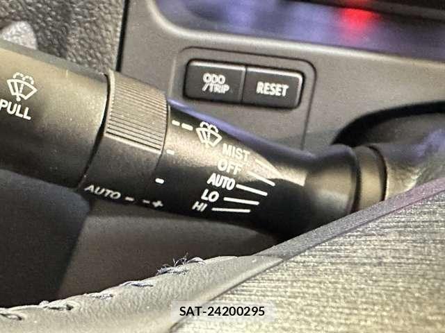 Toyota CROWN MAJESTA 2011-07 6010624-13