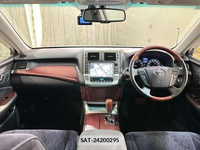 Toyota CROWN MAJESTA 2011-07 6010624-17