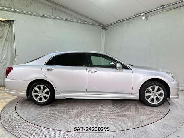 Toyota CROWN MAJESTA 2011-07 6010624-4