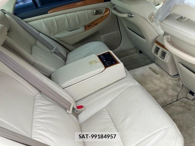 Toyota CROWN MAJESTA 2006-07 7058039-11