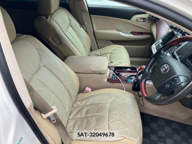 Toyota CROWN MAJESTA 2009-04 7357270-15