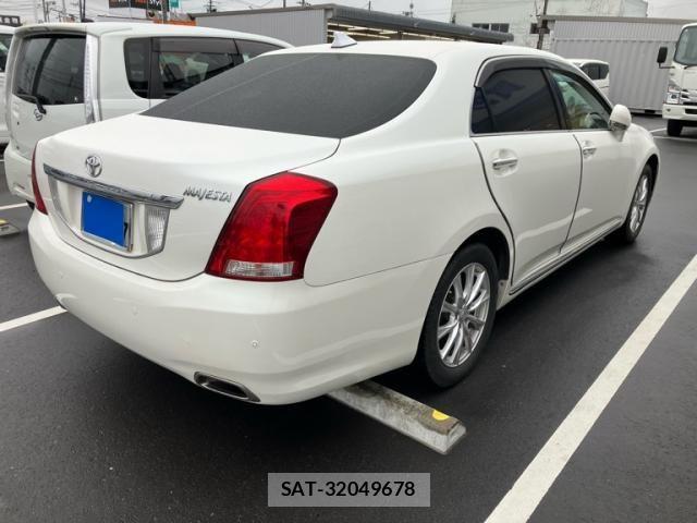 Toyota CROWN MAJESTA 2009-04 7357270-3